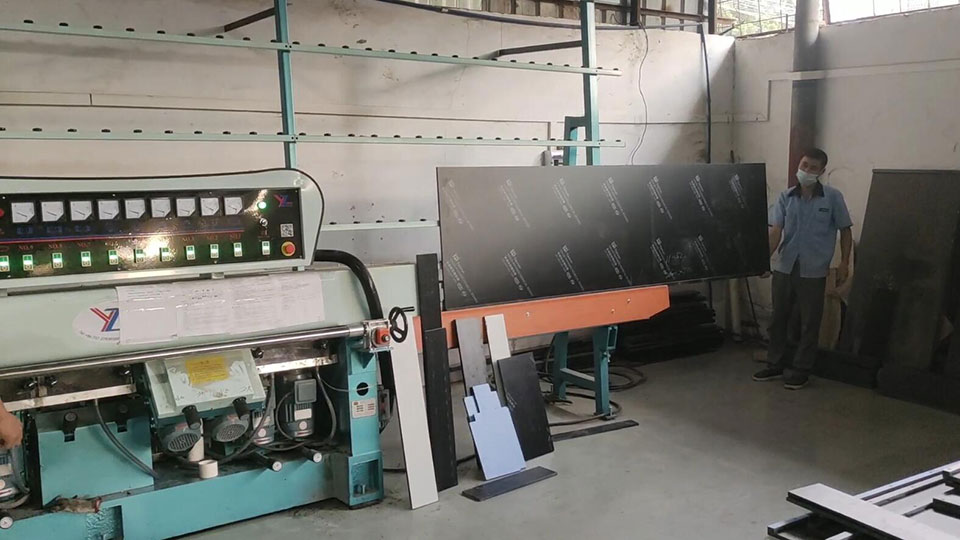 Compact laminated plate edging machine